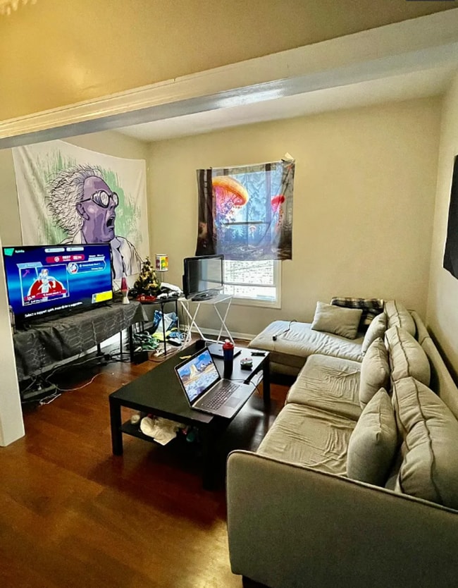 Photo - 3848 W Roscoe St Apartment