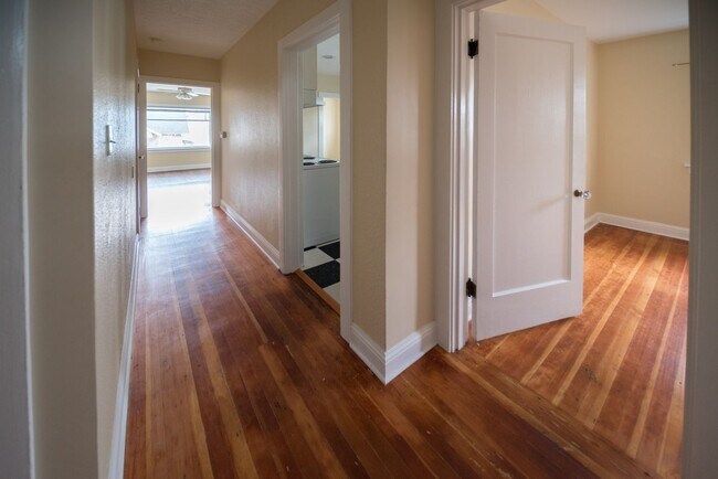 Foto del edificio - 4622-4628 N Montana Ave.