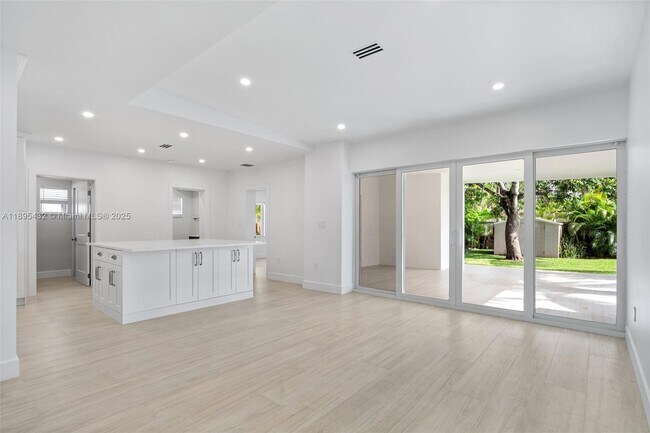 Building Photo - 1617 Washington St