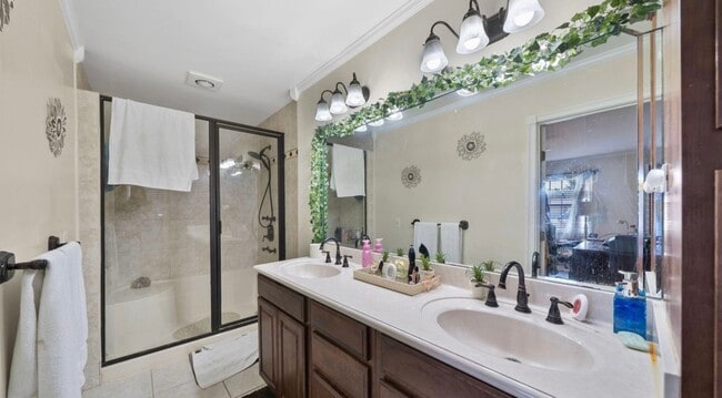 Foto del edificio - 1018 W 12th St