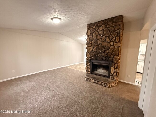 Foto del edificio - 8401 Roseborough Rd