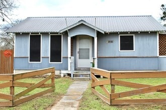 Building Photo - 1221 Giddings St