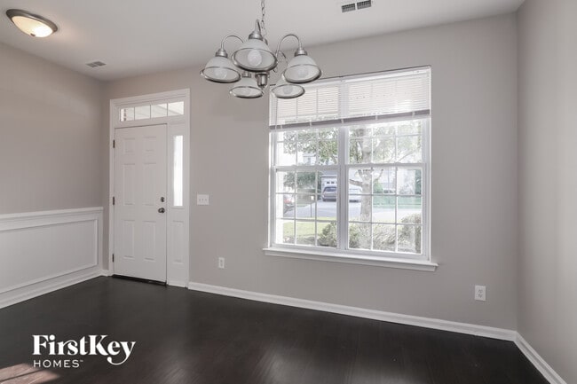 Foto del edificio - 9326 Longstone Ln