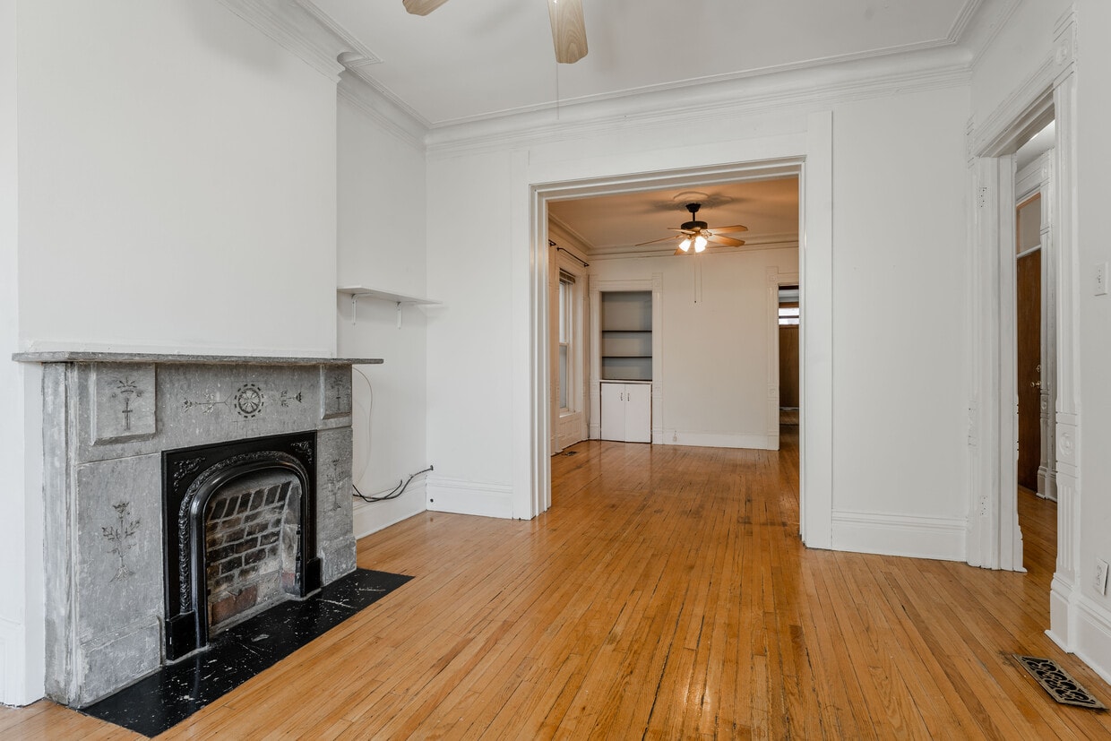 Primary Photo - 241 W Scott St