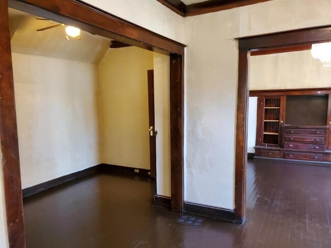 Alcove - 2432 N 39th St