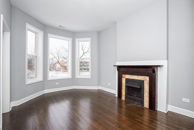 Foto del edificio - 7322 S Langley Ave