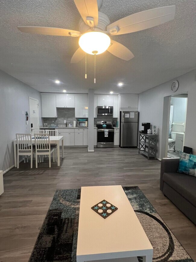 Foto del edificio - 2271 NE 68th St