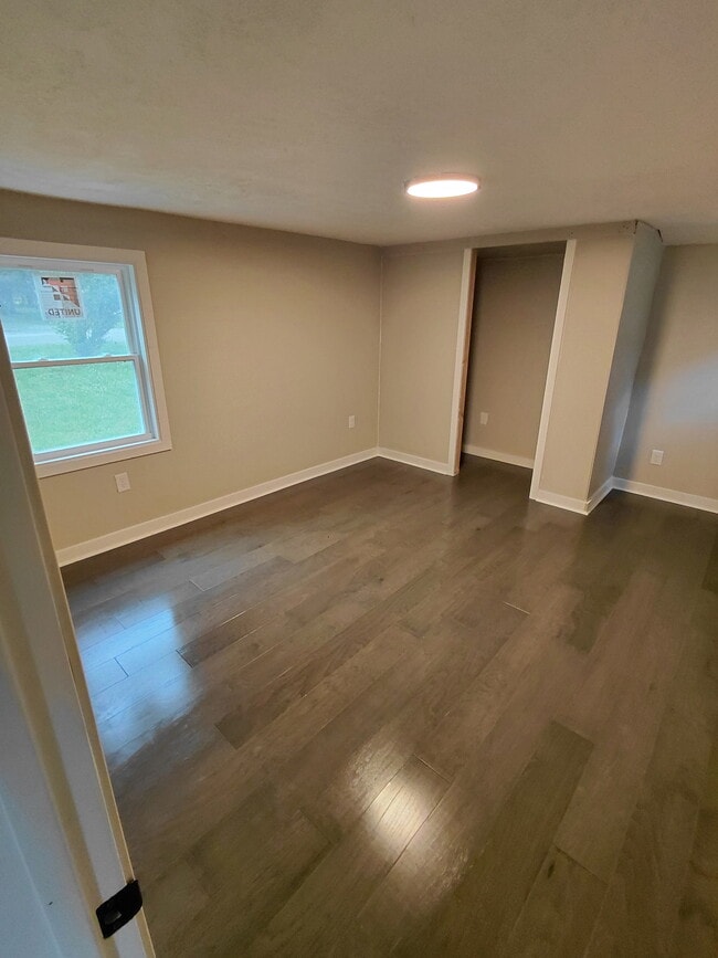 Building Photo - 223 Stinson Dr