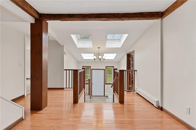 Foto del edificio - 243 Pound Ridge Rd