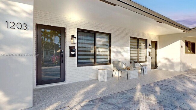 Building Photo - 1201 SW 12th Ct
