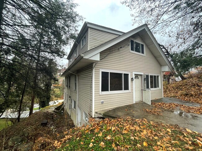 Building Photo - 59 Pointview Rd