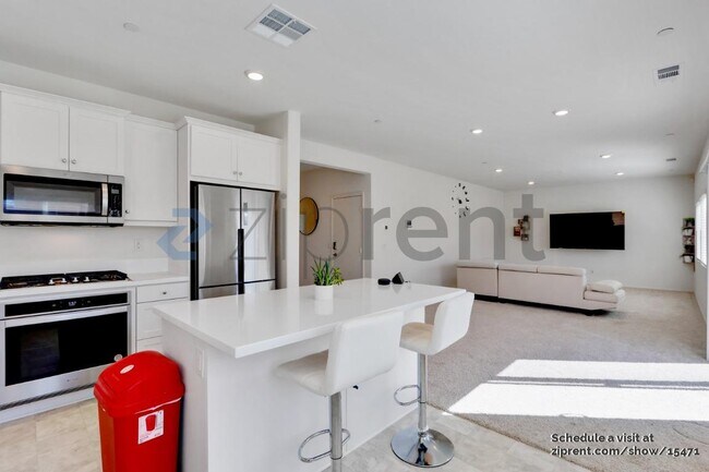 Foto del edificio - 13081 Sierra Madre Ct