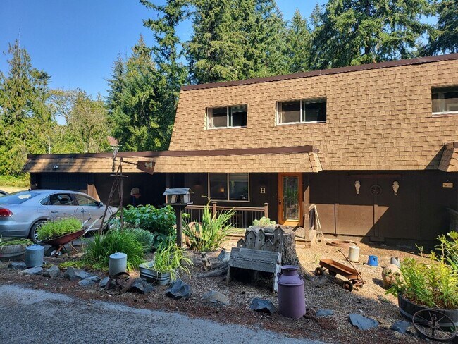 Building Photo - R314