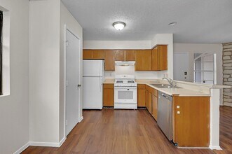 Building Photo - 500 Algerita Dr