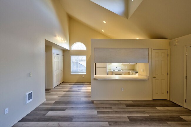 Foto del edificio - 1440 NE COVINGTON LANE, BEND, OREGON 97701 - IVY CREEK