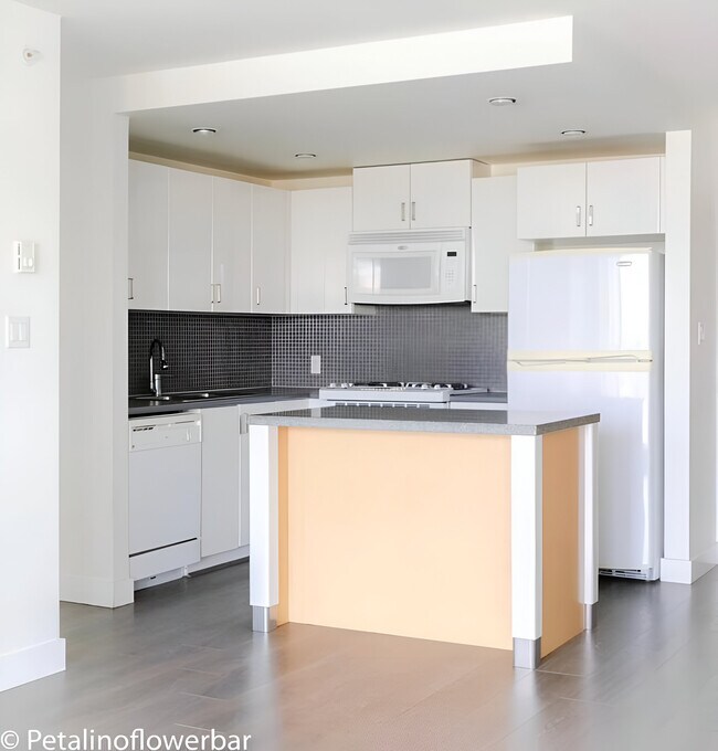 Photo du bâtiment - 155 1st St W