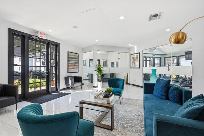 Foto del edificio - Woodtrail Apartment Homes