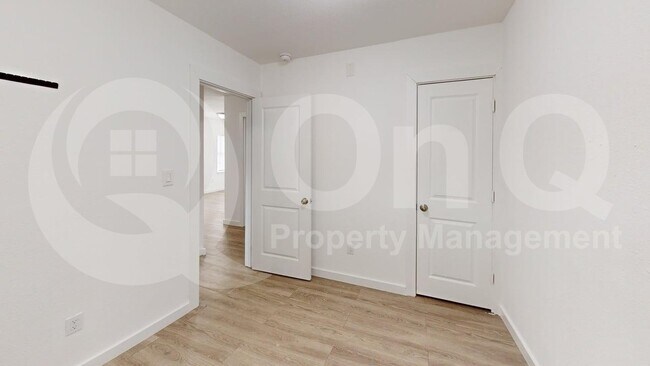 Foto del edificio - 2223 J B Jackson Jr Blvd