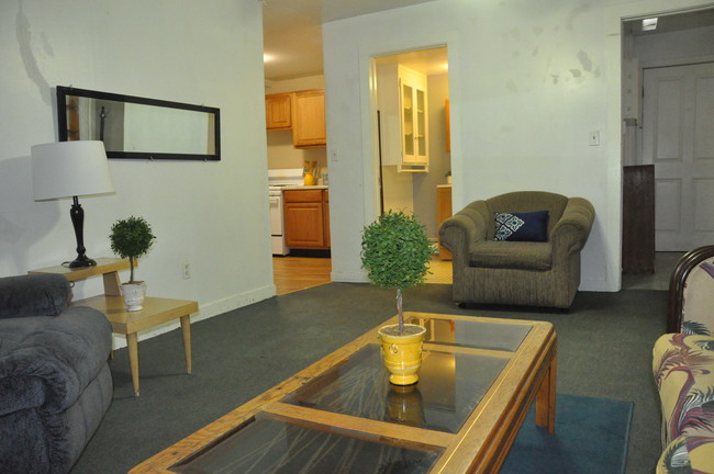 Sala de estar - 118 Ferris Pl