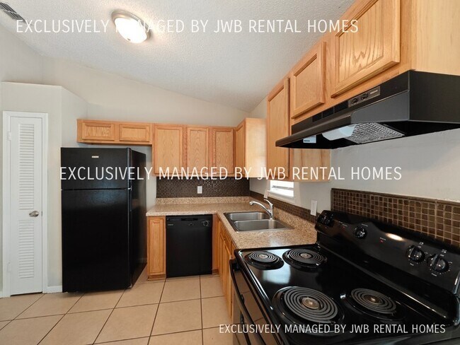 Building Photo - 1056 Willow Cove Ct W