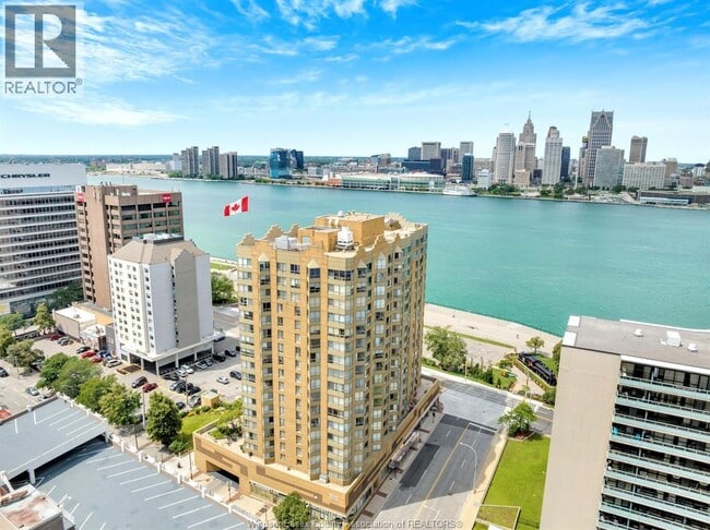 Building Photo - 75 Riverside Dr E