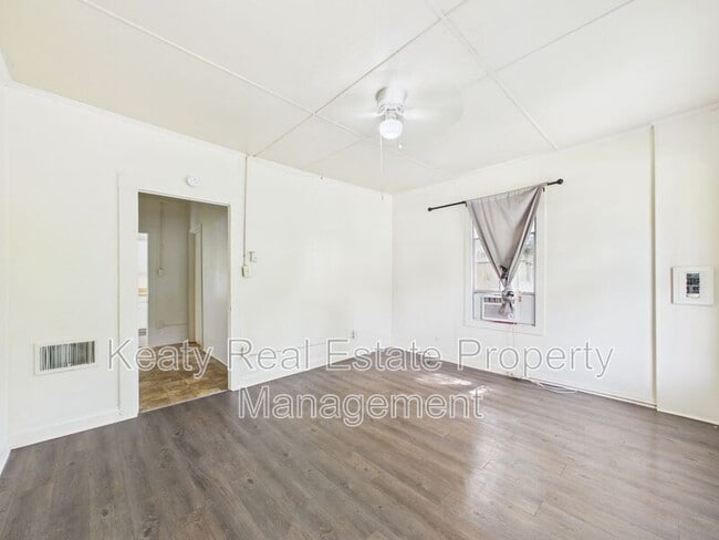 Building Photo - 119 Delories St