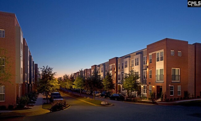 Building Photo - 464 MacDougall St