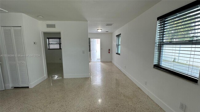 Foto del edificio - 514 NE 4th Ave