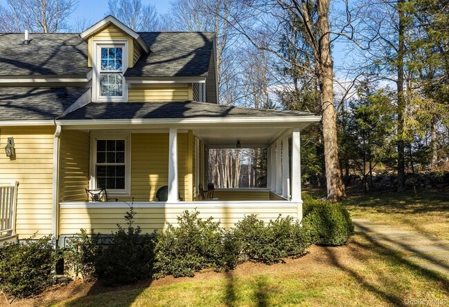 Foto del edificio - 6 Starr Ridge Rd