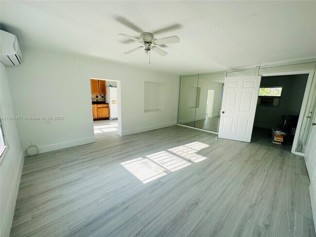 Foto del edificio - 2215 NW 33rd St