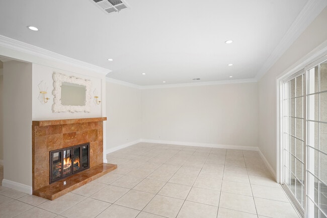 Foto del edificio - 3805 Los Olivos Ln