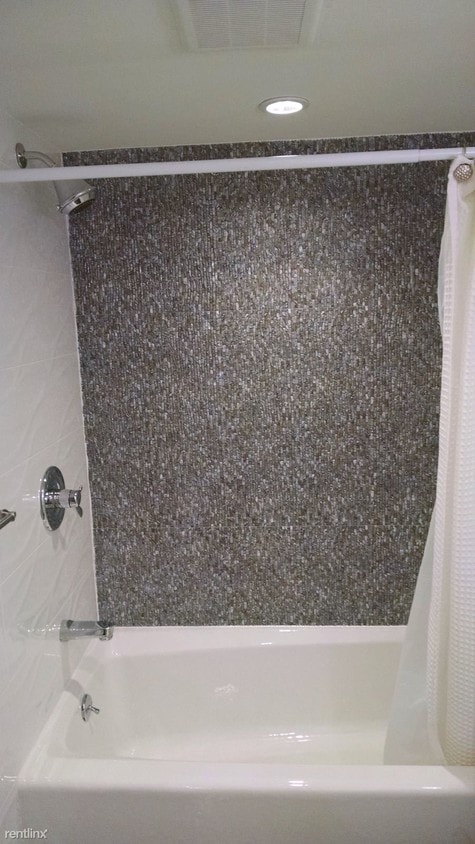 Primary Photo - 1570 E 14th St