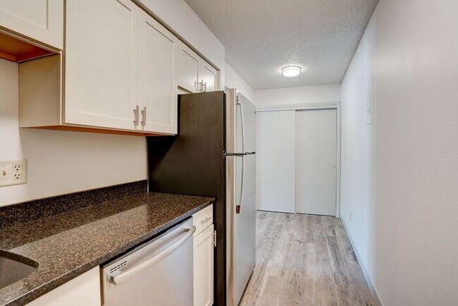Foto del edificio - $1,050 | 2 Bedroom, 1 Bathroom Apartment | No Pets | Available for August 1st, 2026 Move In!