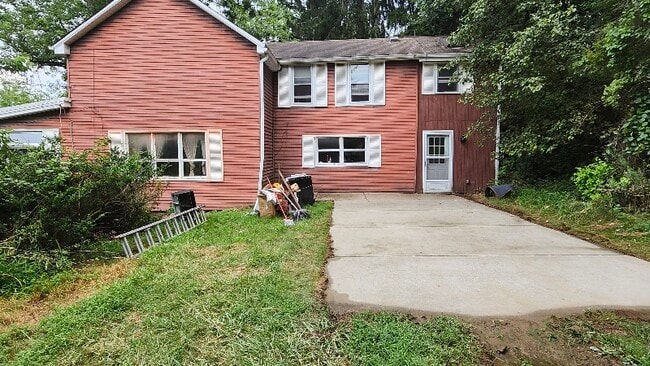 Building Photo - 2555 Cole Rd