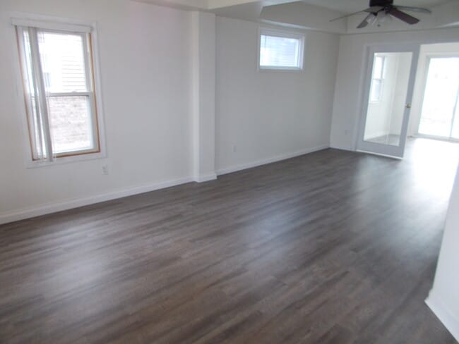 Building Photo - 3341 Buckingham Ave