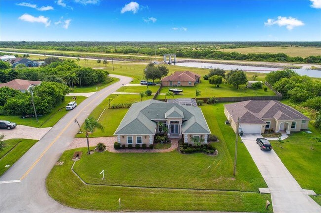 Foto del edificio - 333 SW Kestor Dr