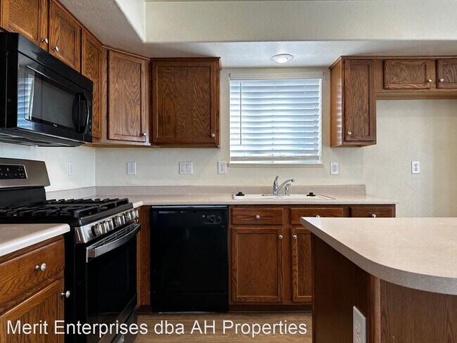 Building Photo - 4 br, 2.5 bath House - 12633 W SHERIDAN ST