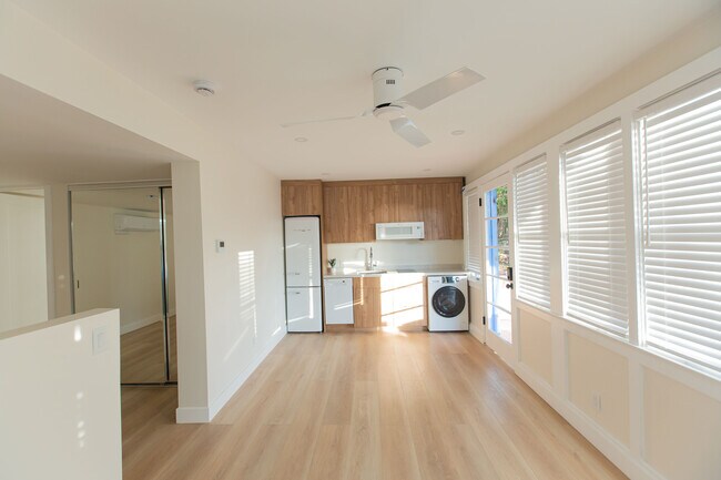 Foto del edificio - 8406 Hillcrest Ave