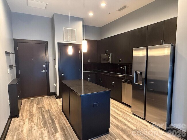 Building Photo - 333 W Trade St