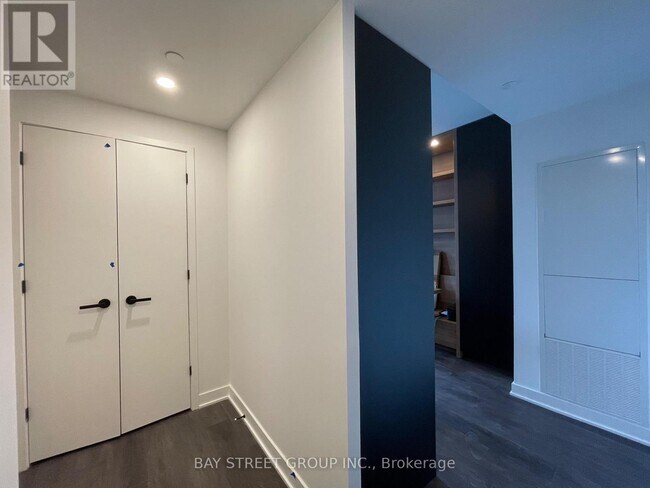 Building Photo - 55 Charles St E