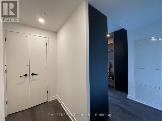 Photo du bâtiment - 55 Charles St E