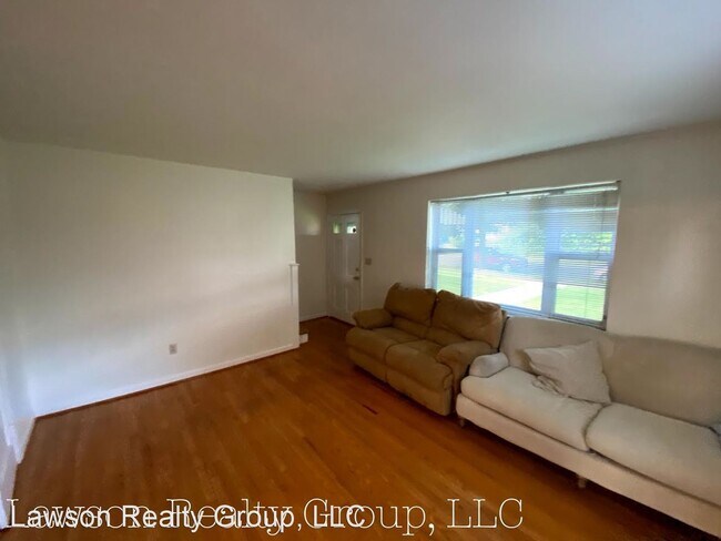 Building Photo - 2022-2024 Laburnum Ave SW