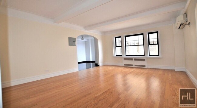 Building Photo - Christopher Street