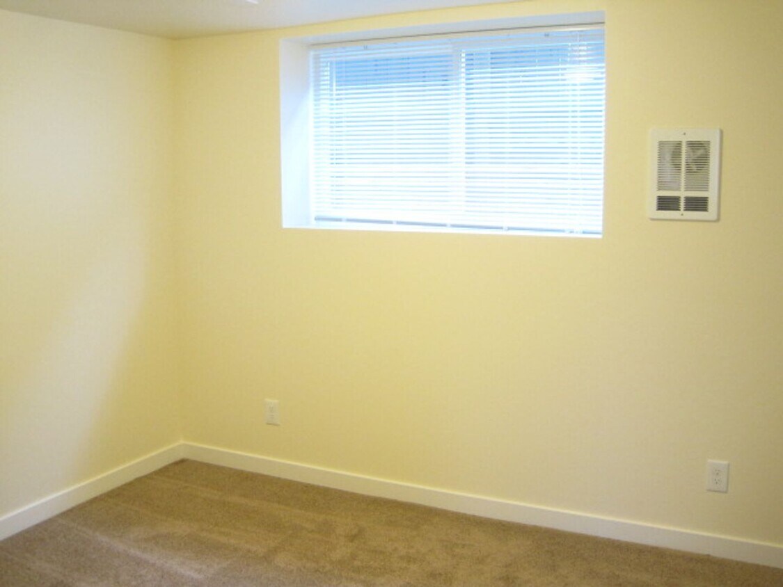 Primary Photo - 947