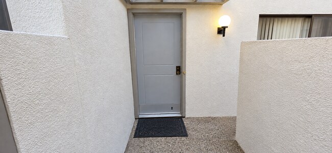 Foto del edificio - 1745 Deer Creek Ct
