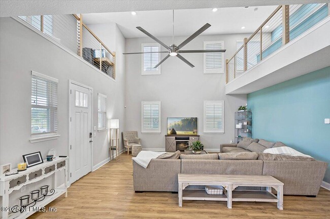 Foto del edificio - 227 Daydream Ave