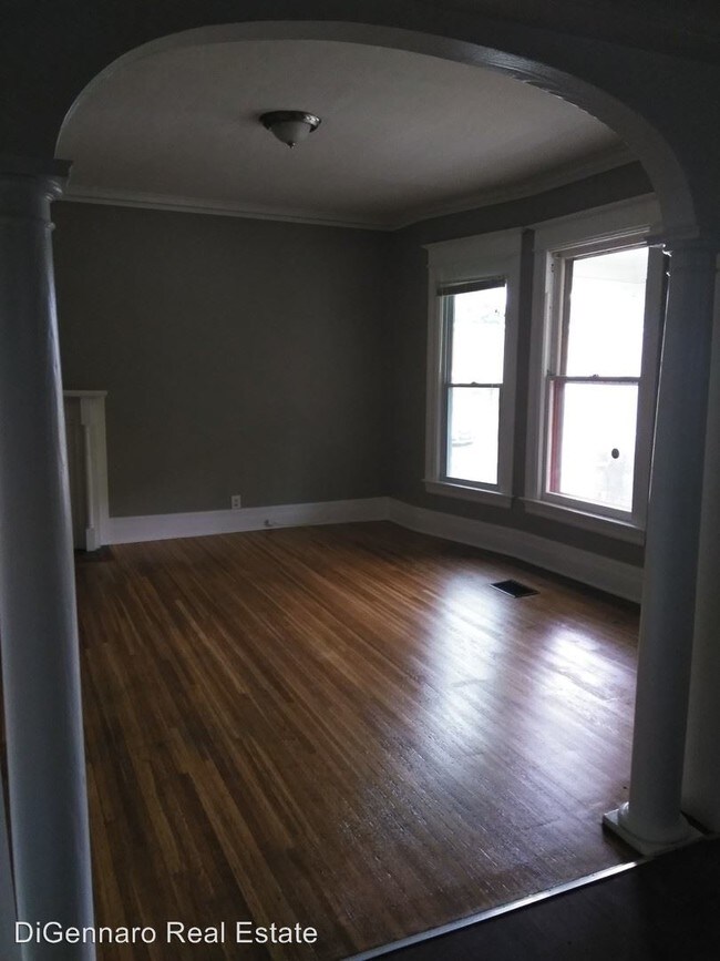 Building Photo - 196 Laburnam Crescent