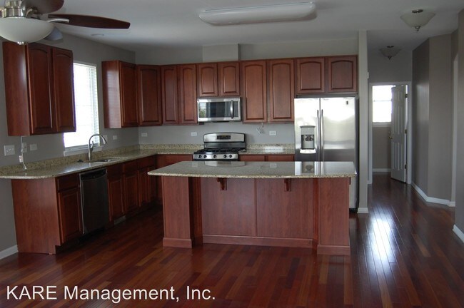 Building Photo - 4 br, 3.5 bath House - 566 W. Seaton Drive