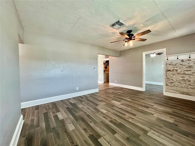 Foto del edificio - 801 40th Ave NE