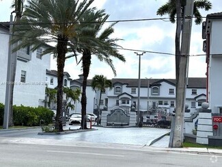 Building Photo - 955 NW 82nd Ave